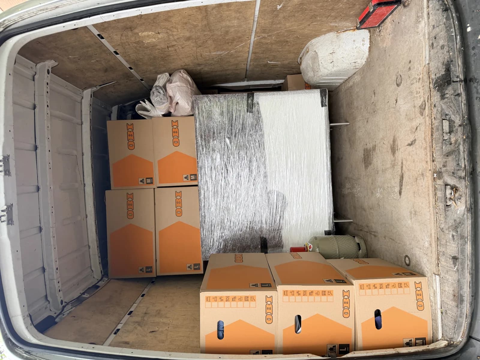 Firmentransporter von Blitz für Büroauflösung und Transport in Hamburg